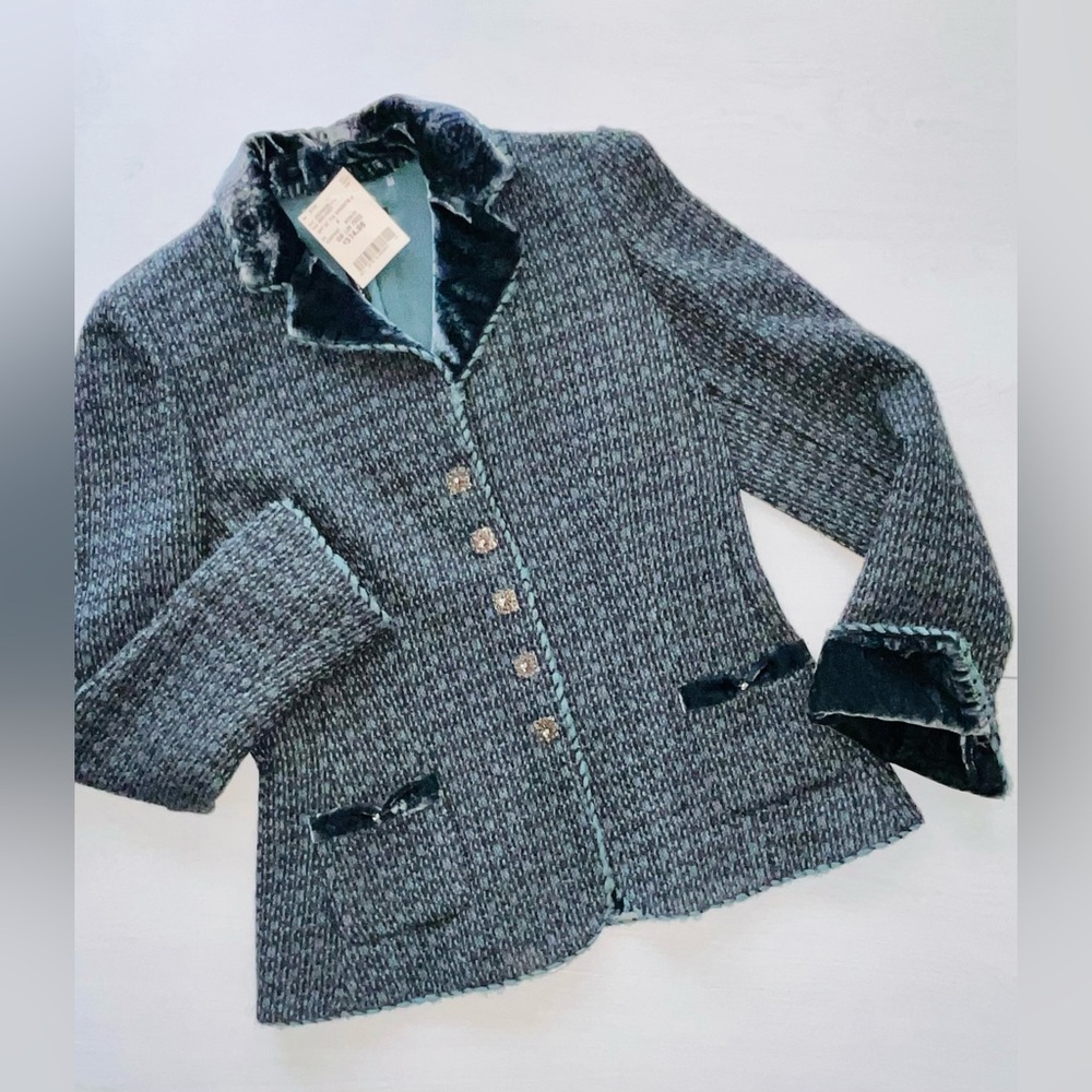 Vintage 💯 Wool Tweed Jacket with Velvet Trim Silk Lining